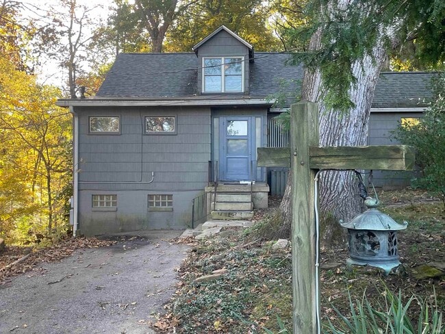 property at 2625 S Smith Rd