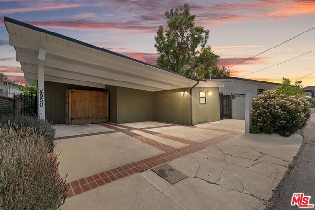 4950 Marmol Dr in Los Angeles, CA - Building Photo - Building Photo