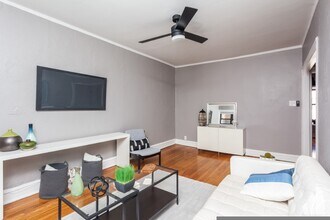 637 W Cornelia Ave, Unit 3W in Chicago, IL - Foto de edificio - Building Photo