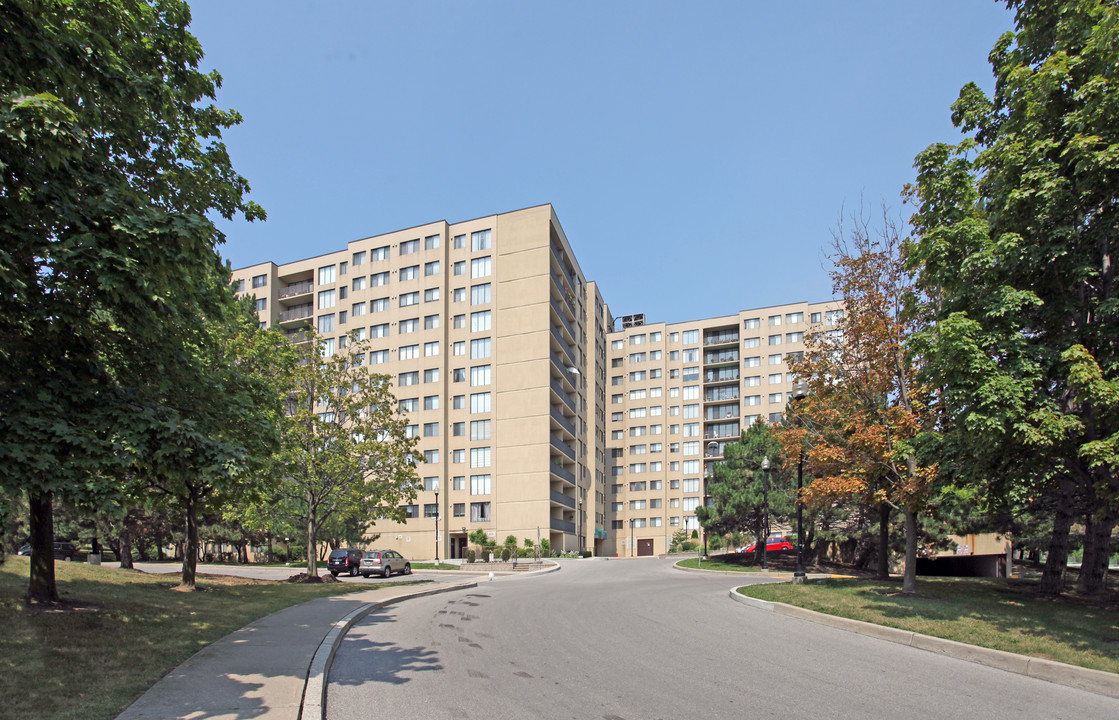 The Parkview in Mississauga, ON - Building Photo