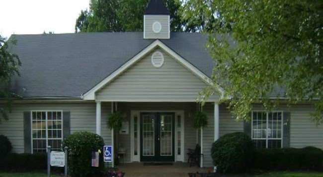 Lakewood Place in Batesville, MS - Building Photo - Building Photo