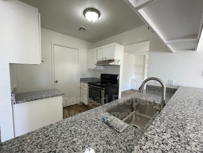 property at 10020 S Clegern St