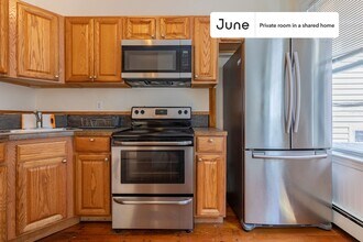 Room in Shared 4 bed/1.5 bath home, Unit B in Boston, MA - Foto de edificio - Building Photo