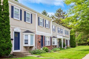Meadowfield Townhomes in Rochester Hills, MI - Building Photo
