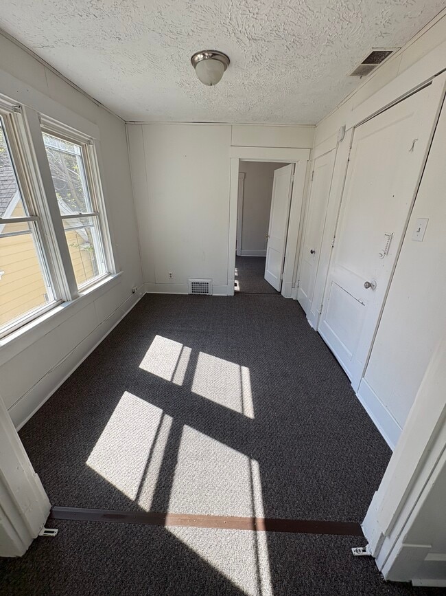 522 W Allen St, Unit 522 West Allen, Unit 3 in Springfield, IL - Foto de edificio - Building Photo