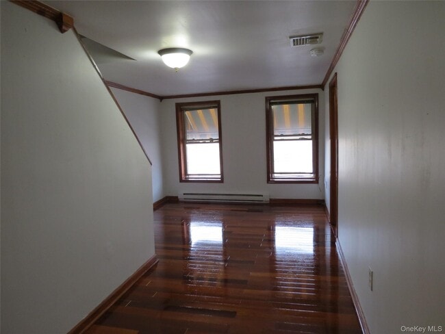 2 E Main St in Middletown, NY - Building Photo - Building Photo