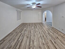 117 S Silver Ridge St in Ridgecrest, CA - Building Photo