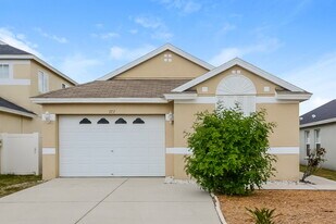 727 Cristelle Jean Dr in Ruskin, FL - Building Photo