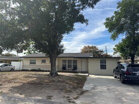 1735 Moose Dr in Lakeland, FL - Building Photo