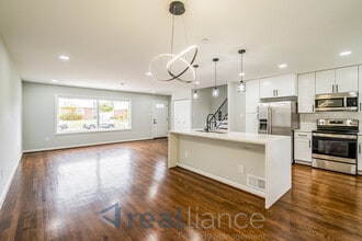 2003 Pelden Rd in Hyattsville, MD - Foto de edificio - Building Photo