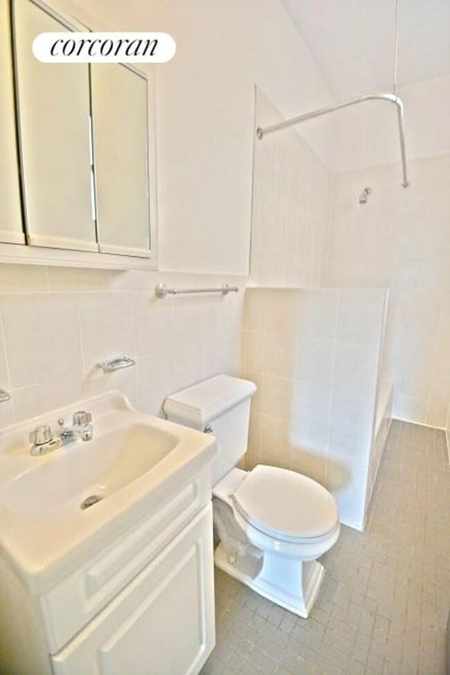 1268 Amsterdam Ave in New York, NY - Building Photo - Building Photo