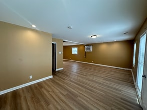 1204 N 6th St in Champaign, IL - Building Photo - Building Photo