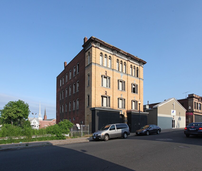 232 Arch St in New Britain, CT - Building Photo