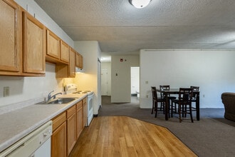 Parker Place Apartments in Whitewater, WI - Foto de edificio - Interior Photo
