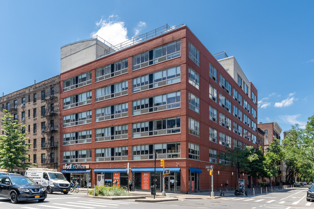 FOUND Study Chelsea- Student/Intern in New York, NY - Foto de edificio