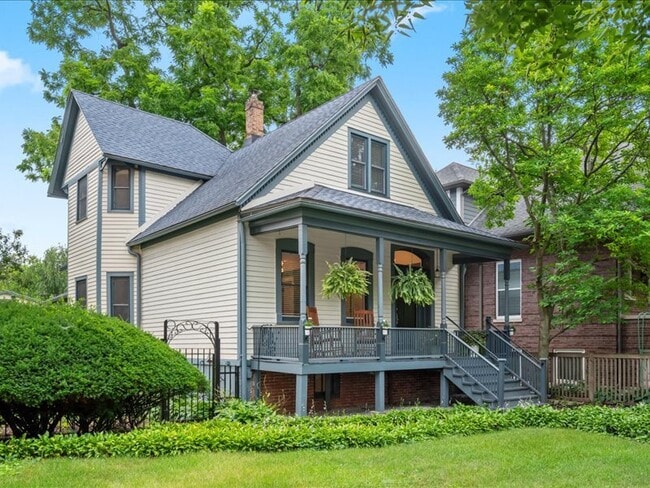 property at 114 S Ridgeland Ave