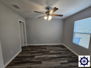 911 E 9th Ct in Panama City, FL - Foto de edificio - Building Photo