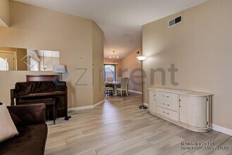 67 Silkberry in Irvine, CA - Foto de edificio - Building Photo