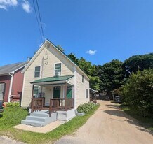 8 Cross St in Lincoln, NH - Building Photo