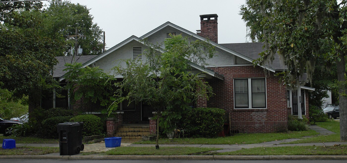 1221 SW 4th Ave in Gainesville, FL - Foto de edificio