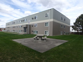 The Willows at College Park in Moorhead, MN - Building Photo