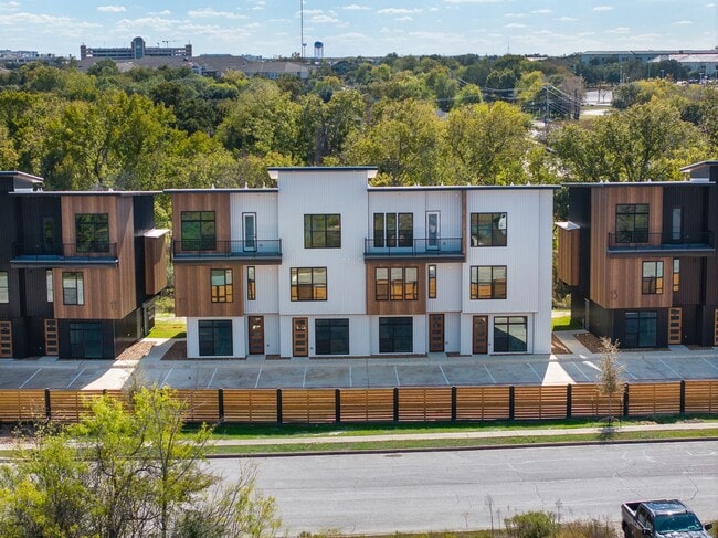 2539 E Villa Maria in Bryan, TX - Building Photo - Building Photo