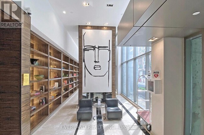 38-2338 Grenville St in Toronto, ON - Building Photo - Building Photo
