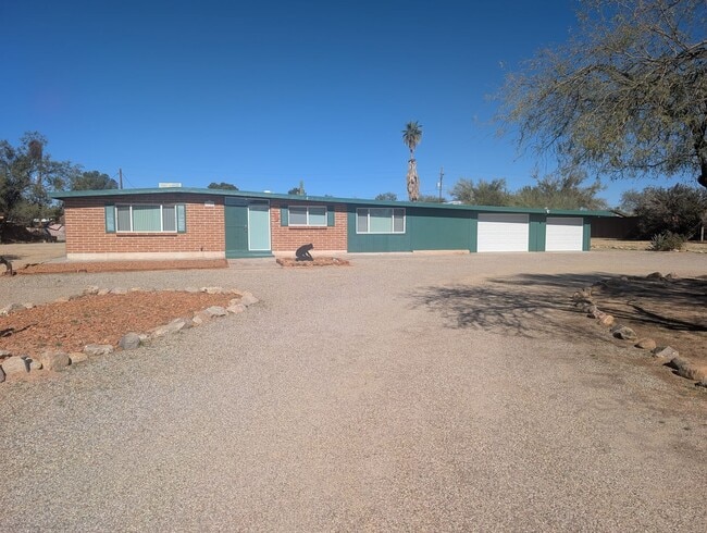 property at 1710 W Avocado St