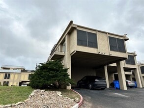 5916 Lago Vista Way in Lago Vista, TX - Building Photo - Building Photo