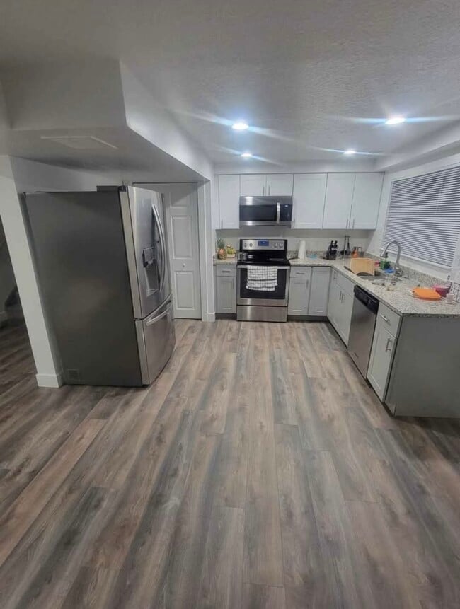 2285 W 5950 S, Unit Basement in Roy, UT - Building Photo - Building Photo