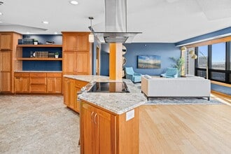 168 6th St E in St. Paul, MN - Foto de edificio - Building Photo