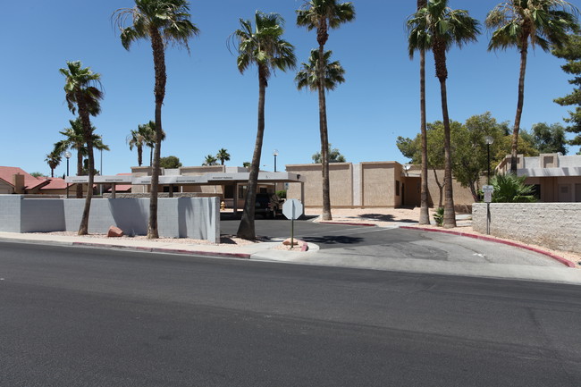 5200 Alpine Pl in Las Vegas, NV - Building Photo - Building Photo