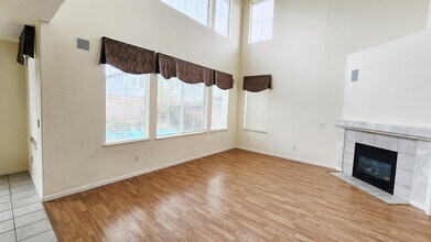 1083 Somersby Way in Brentwood, CA - Building Photo - Building Photo