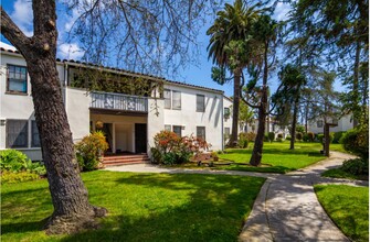 Las Palmas Apartments in San Diego, CA - Building Photo - Building Photo