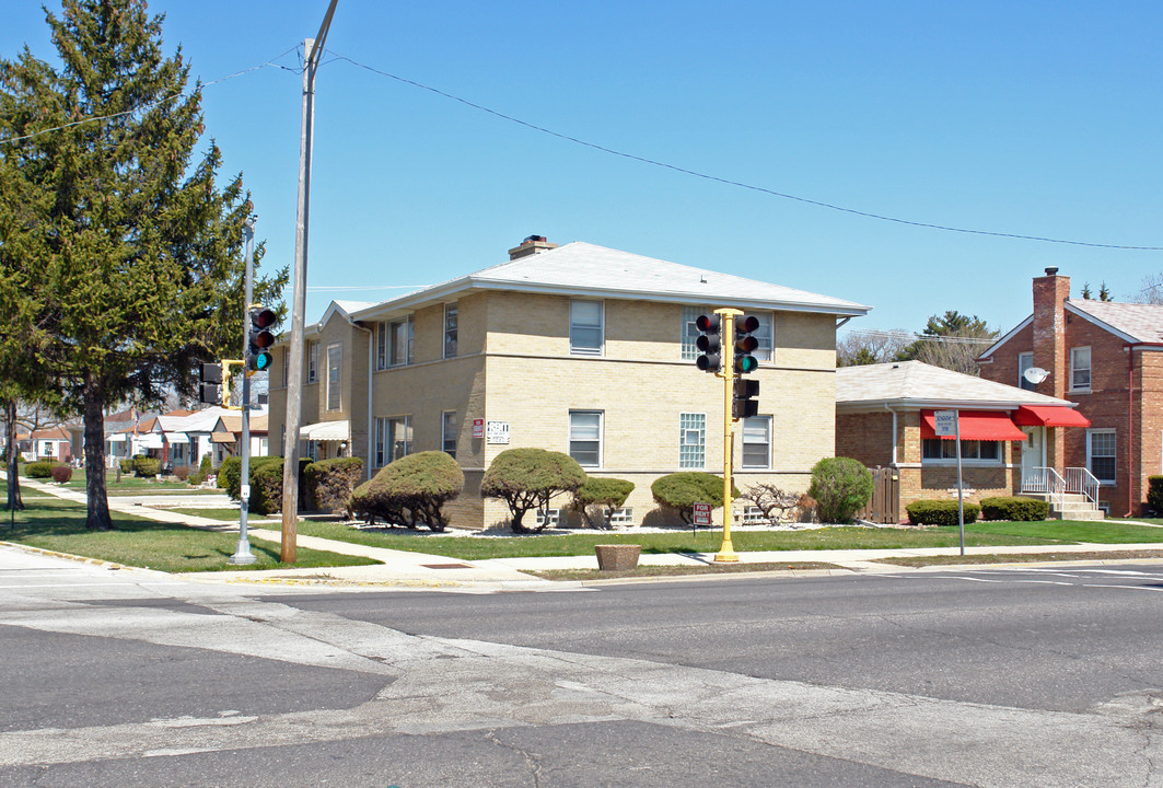 9080 W Grand Ave in Franklin Park, IL - Building Photo