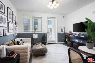 11950 Erwin St in Los Angeles, CA - Building Photo - Building Photo