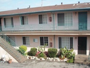 1008 S. Flower Street in Inglewood, CA - Foto de edificio - Interior Photo