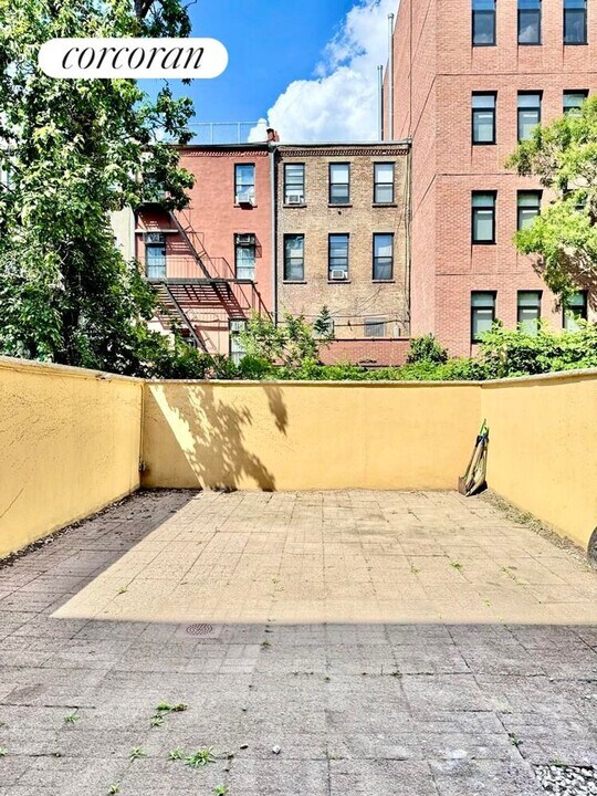 321 E 119th St in New York, NY - Building Photo