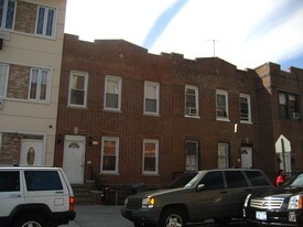 40-64 98th St in Corona, NY - Building Photo