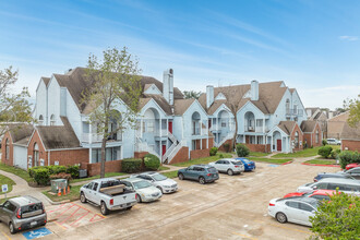 Camden Court Condominiums in Houston, TX - Building Photo - Primary Photo