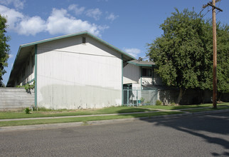 Aspen Gardens in Fresno, CA - Building Photo - Building Photo