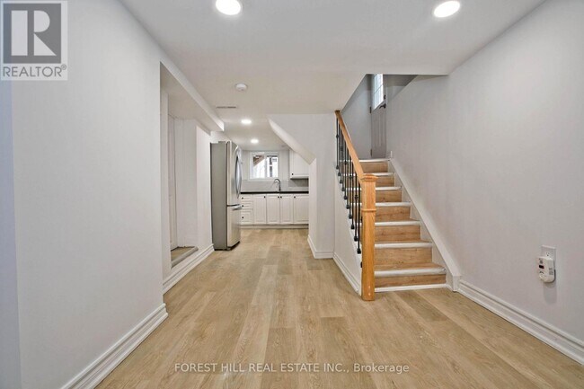 63 Pinegrove Ave in Toronto, ON - Building Photo - Building Photo