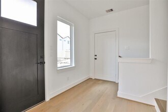 1022B W 15th 1/2 St in Houston, TX - Building Photo - Building Photo