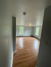 1 Millers Falls Rd, Unit 1 Millers Falls Road in Turners Falls, MA - Foto de edificio - Building Photo