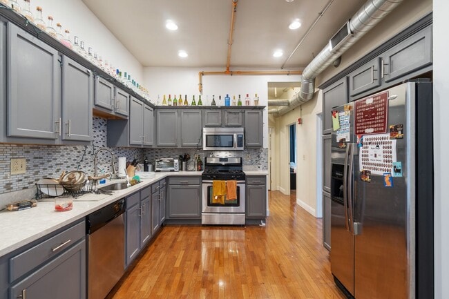 2405 Sarah St in Pittsburgh, PA - Building Photo - Building Photo