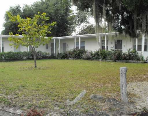 203 W Wall St in Frostproof, FL - Building Photo