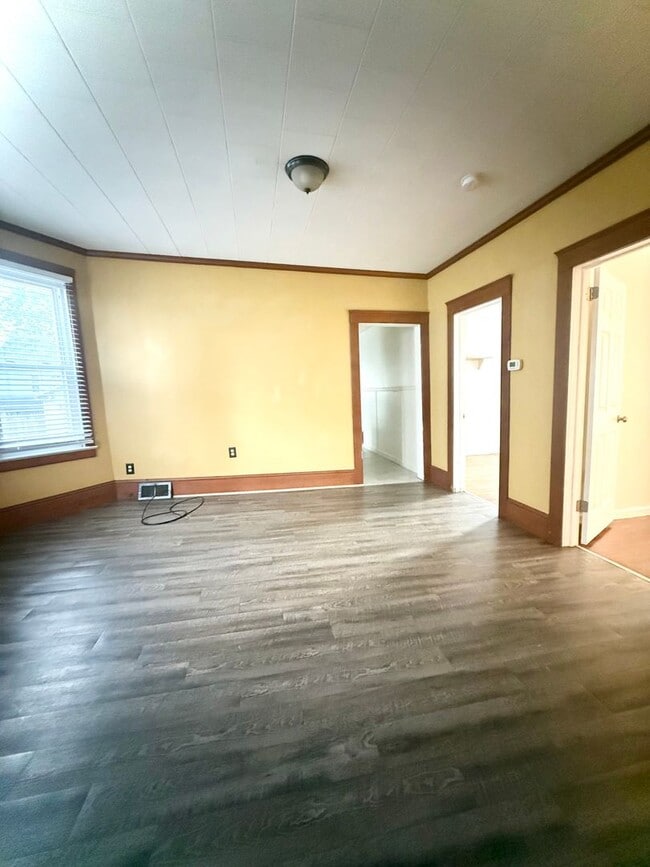 62 Mcclellan Ave in Amsterdam, NY - Foto de edificio - Building Photo