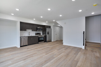 645 N Brooklyn St in Philadelphia, PA - Building Photo - Interior Photo