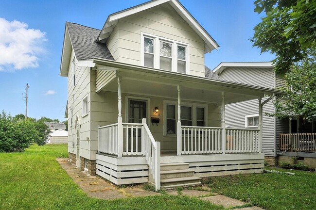 property at 825 S Terrace Ave
