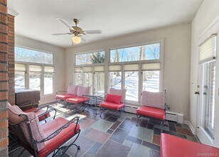 77 Jamaica Ave in Holtsville, NY - Building Photo - Building Photo